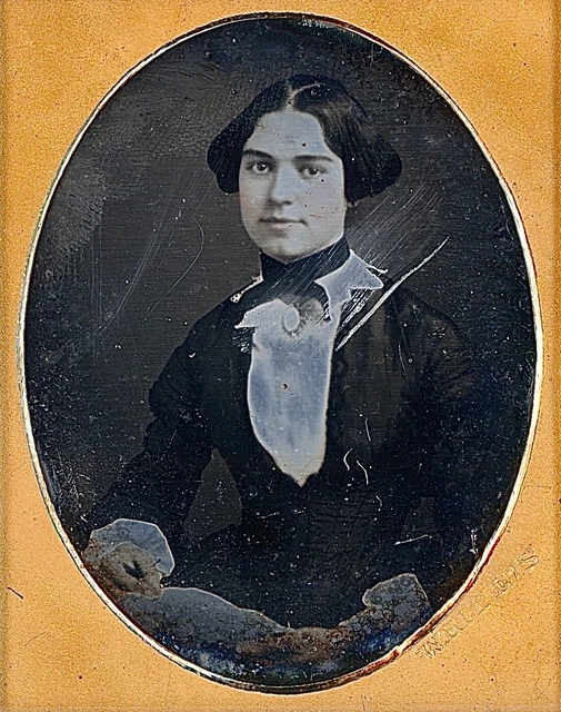 Beautiful Smiling Young Lady Holding Paper Letter 1/9 Plate Daguerreotype K689