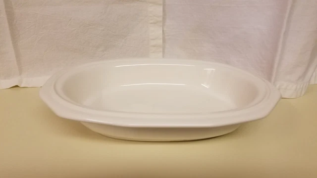 Vintage Pfaltzgraff Heritage White 11 x 8 1/2 Oval Vegetable Serving Bowl 
