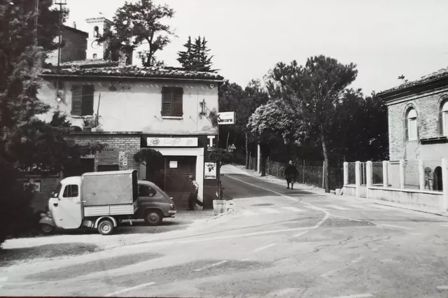 Cartolina - Montefelcino ( Pesaro e Urbino ) - Piazza Roma - 1970