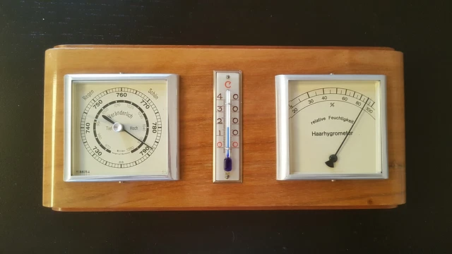 Wetterstation - alte Station mit Hygrometer und Thermometer