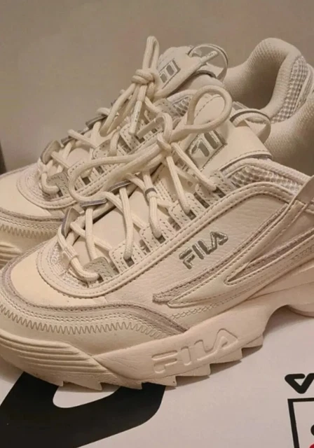 White fila discount disruptor junior