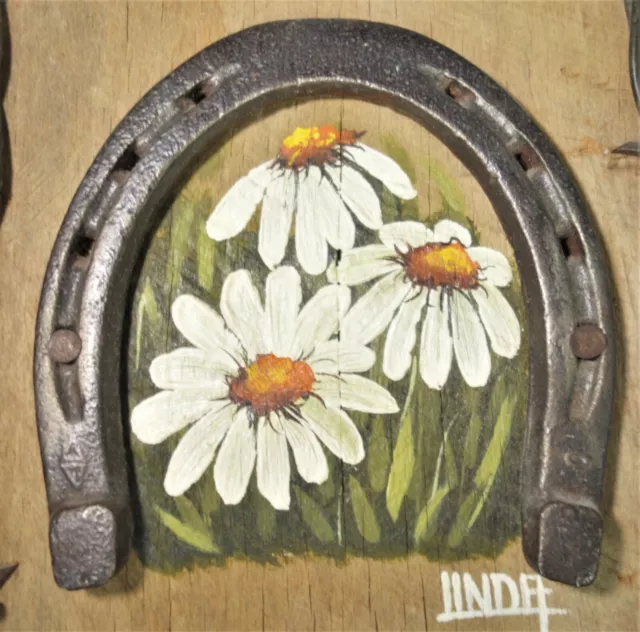 Rustic Wall Hanging Picture Plaque HorseShoe Daisies Barbed Wire Wood Primitive 3