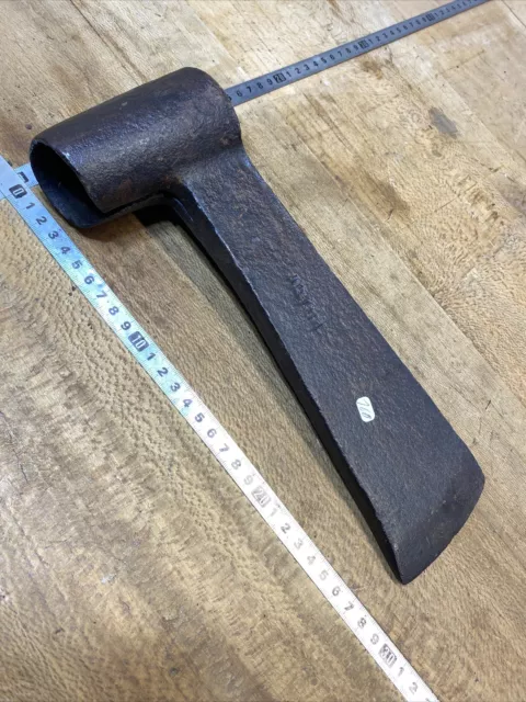 hache Outil ancien, old tool  AXE ,  Cognée d’abattage  Bûcheron N.16