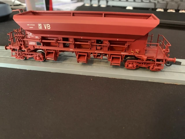 Wagon trémie à Ballast F70 Uas, SNCF - Ree modeles WB807 - INFRA V, ep. V-VI