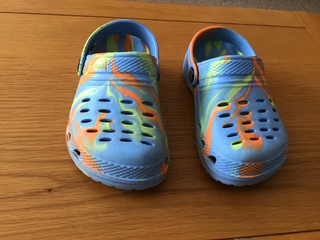 Hot tuna crocs uk deals