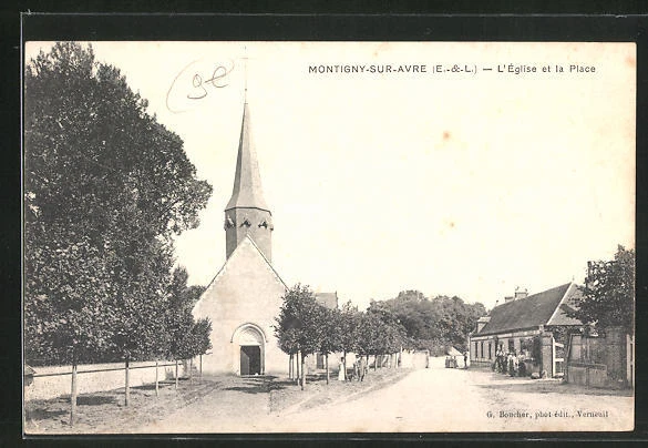 CPA Montigny-sur-Avre, L´ Eglise et la Place