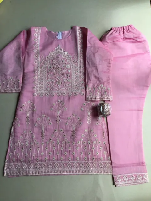 Camicia e pantaloni bambina Eid splendidamente cuciti e ricamati