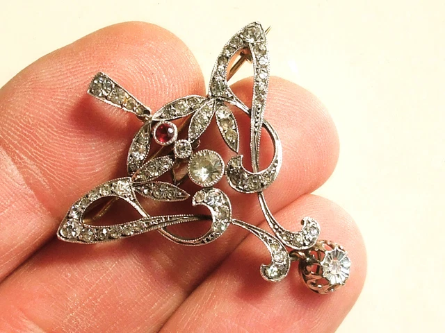 BEAU PENDENTIF (OU BROCHE) ANCIEN avec CAMEE FEMME ANTILLAISE