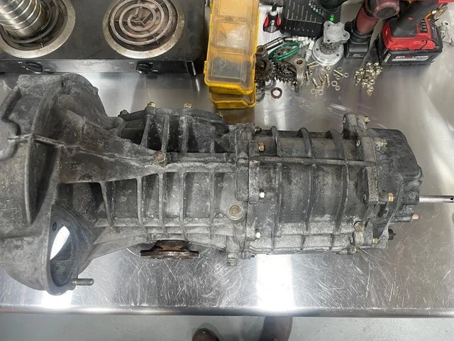 Porsche 911 915 transmission rebuilt Porsche 911 915 transmission rebuilt