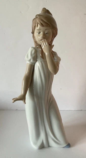 NAO BY LLADRO: Porcelain Figures: 00230 Girl Yawning: Boxed £10.80