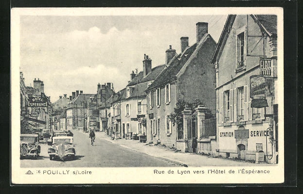 CPA Pouilly-sur-Loire, Rue de Lyon vers l´Hotel de l´Éspérance