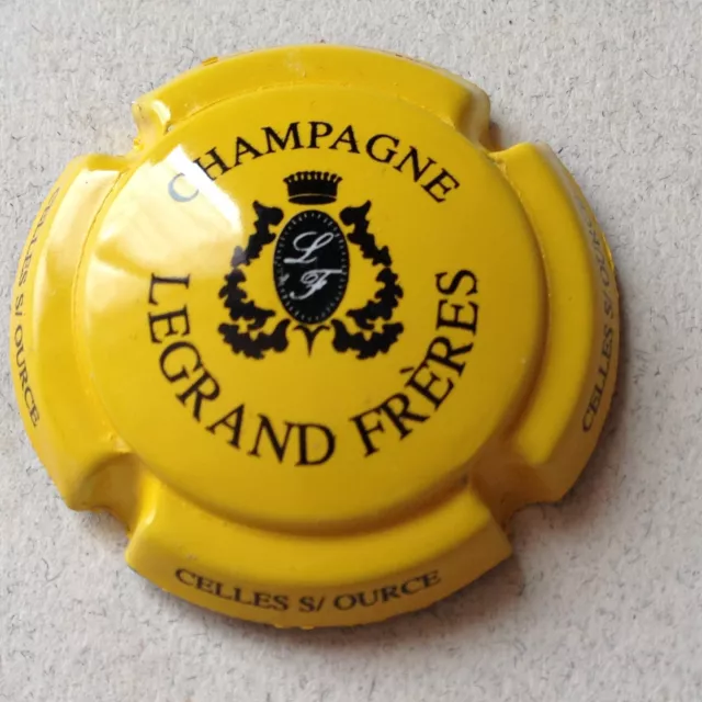 Capsule de Champagne LEGRAND Frères nom en cercle (5. jaune et noir)