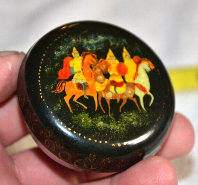 Broche Circulaire Vintage En Bois Laqué Et Peint, Environ 5 Cm De Diamètre - Très Bon état Occasion