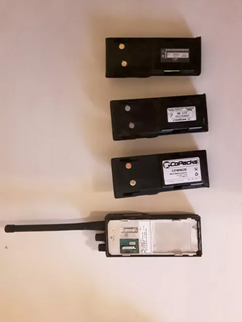 Motorola Radius GP300 UHF 8 Kanal Handfunkgerät  3 Akku + Lader+Tasche 3