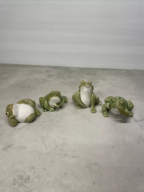 U1 set of 4 Whimsical Ceramic Garden Frog Statues Green And White