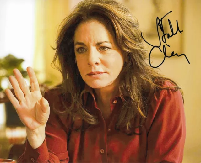 COLOUR 10" x 8" HAND SIGNED PHOTO (COA) STOCKARD CHANNING - "THE WEST WING" POSE