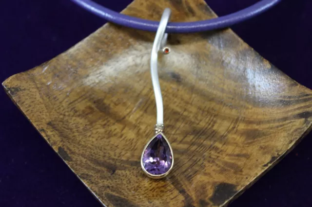 Neu Sterlingsilber Röhrenstil Drop Amethyst Und Granat Anhänger Auf Lederkordel