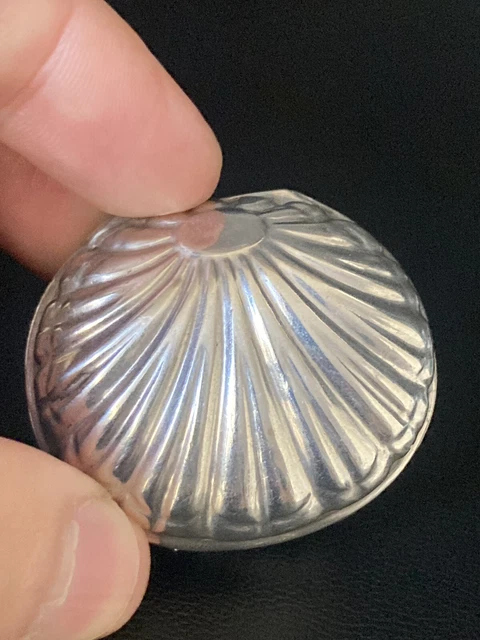 Alte Pillendose versilbert Muschel Muschelform Vintage