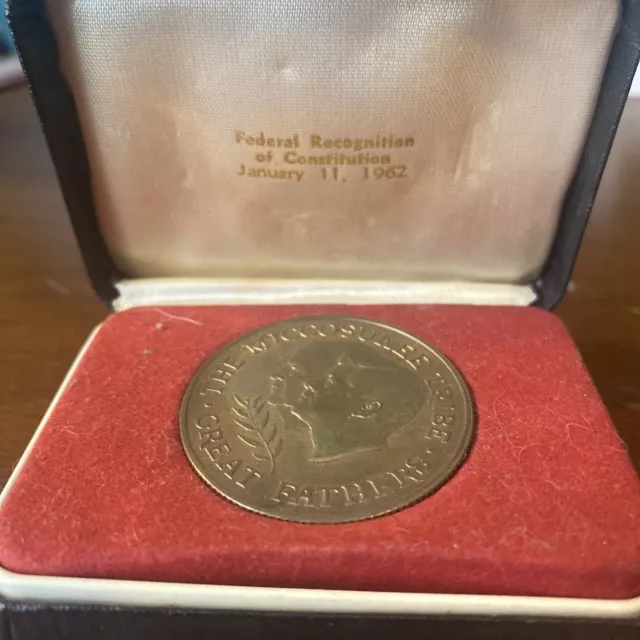 Super Rare 1962 Miccosukee Tribe Peace & Friendship 0.999 Silver Medal In Box
