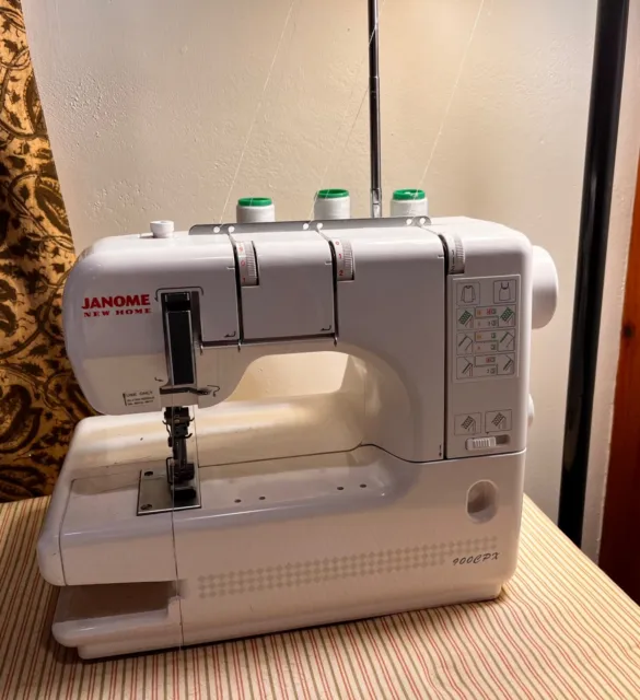 Vintage Janome New Home Sewing Machine MODEL 532 w/ Pedal & Case
