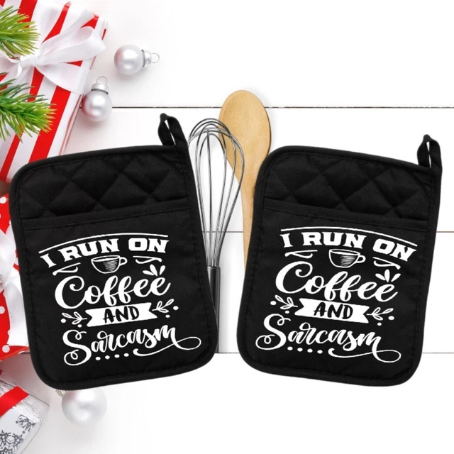 Juego de 2 - I Run On Coffee and Sarcasm Soporte para Olla Horno Mitt Hot Pad NEO057BLKDBL