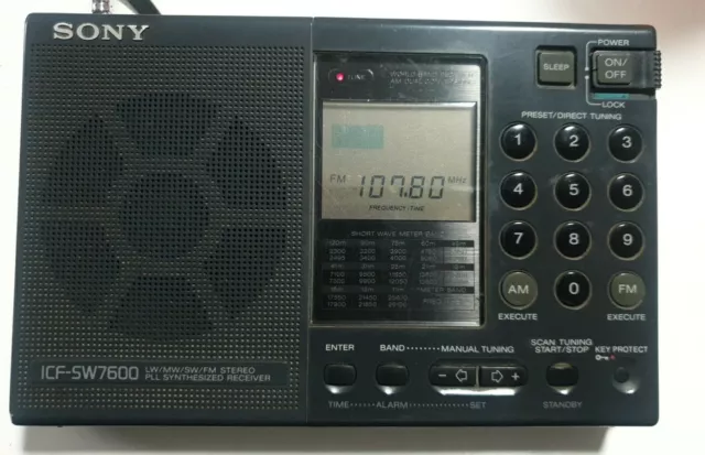 Tragbares Radio LW/MW/SW/FM Stereo.  PLL Synthesized Receiver.  SONY ICF-SW7600