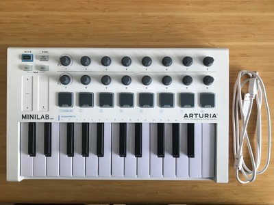 20 degrés Imprimé en 3D Satisfaction 100%... Arturia ARTURIA MINILAB MKII STAND 