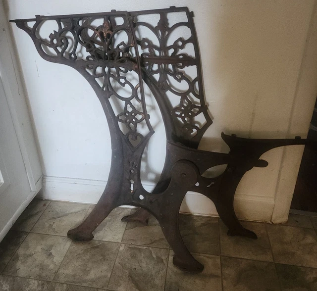 ANTIQUE CAST IRON Ornate Bench School Desk Legs Ends Sides $59.00
