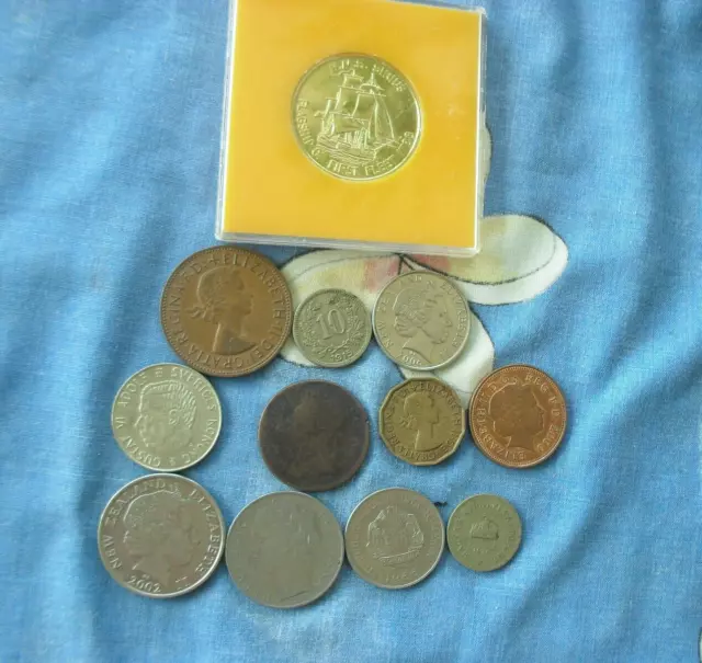 World Bulk Mix 12 Coins, Irish 1822, Aust, NZ, Etc ( G10 ) 2