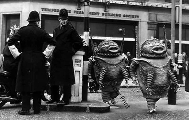 SCARY FREAKY ODD STRANGE Aliens Police Cops BIZARRE VINTAGE PHOTO WEIRD A36