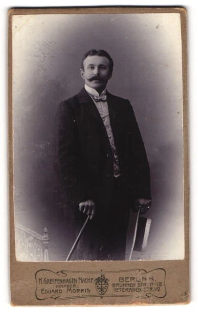 Fotografie H. Greifenhagen Nachf., Berlin-N, Portrait elegant gekleideter Herr