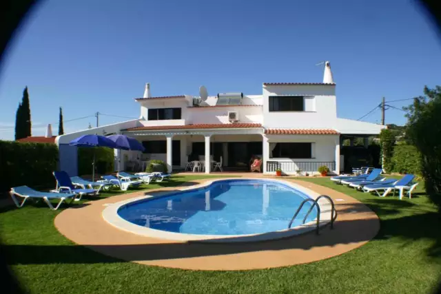 Villa Algarve Portugal sleeps 11 private pool air con 1st October on  7 nights
