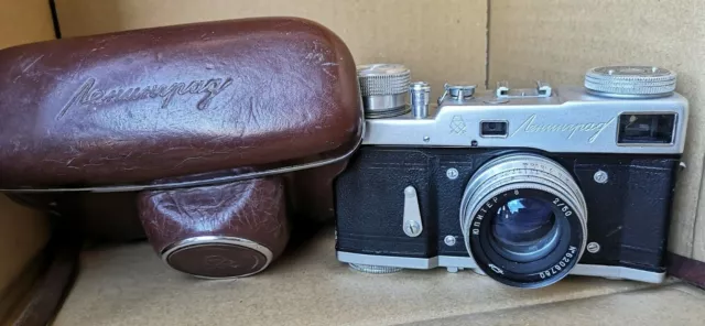 Leningrad Vintage Soviet Film Camera 35 mm rangefinder camera Jupiter 8 USSR