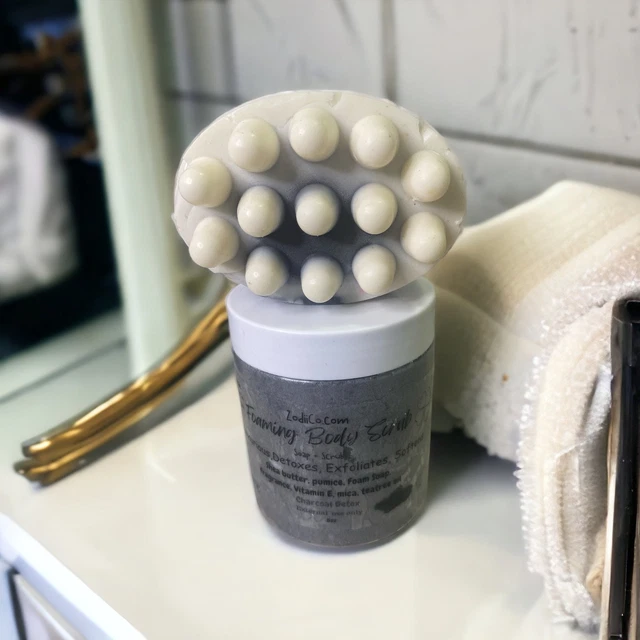 Exfoliante y jabón corporal de espuma desintoxicante de carbón