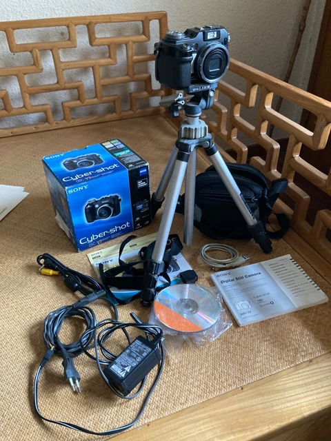 Sony Cyber Shot DSC-V3 avec Tripod & Accessoires