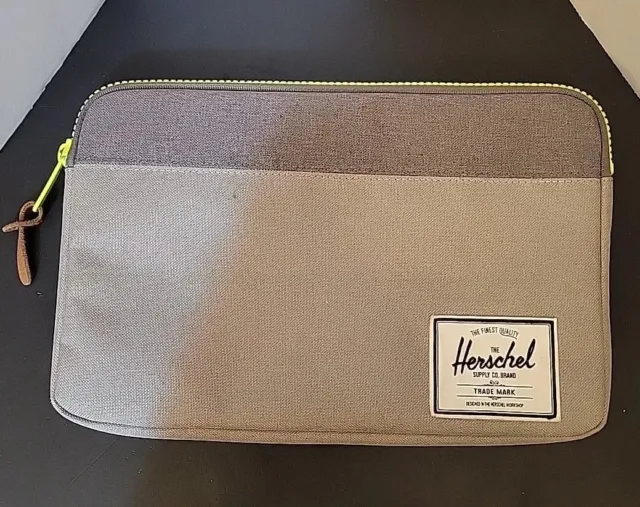 Herschel Supply Co. Size 12 Inches Anchor Sleeve, Raven Crosshatch Used - GOOD