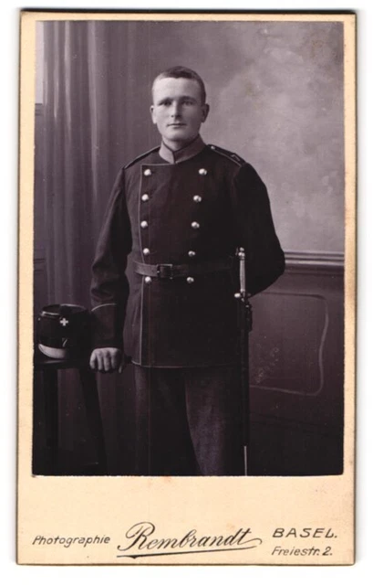 Fotografie Rembrandt, Basel, junger Soldat der Schweiz in Uniform Rgt. 7 mit Ba