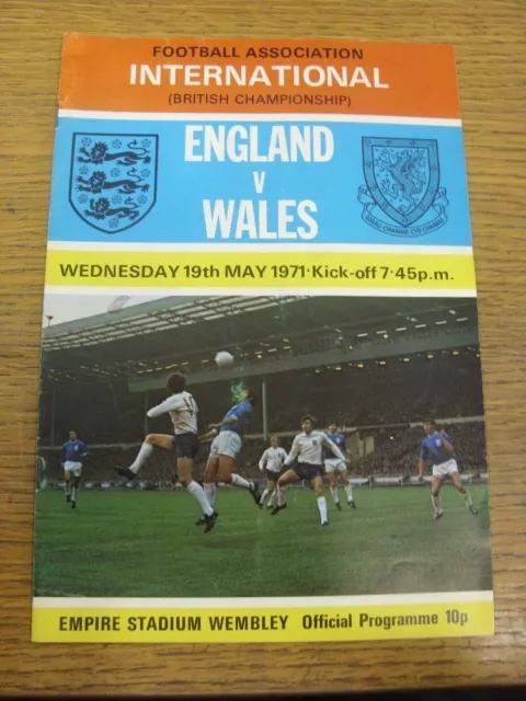 19/05/1971 England v Wales [At Wembley] (Creased, Results Noted Inside). Any fau