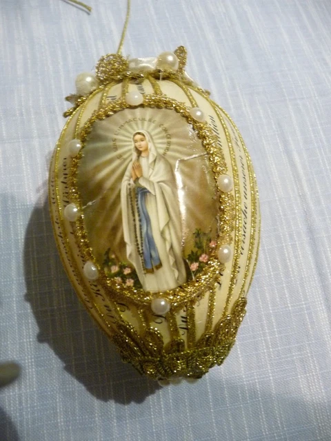 Klosterarbeit Ei mit lauretanischer Litanei 12 x 8 cm, Madonna Lourdes, Handa.