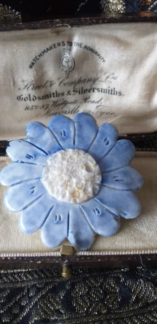 Vintage 1980-s Beautiful Blue/Cream Glazed Ceramic/Porcelain Daisy Flower BROOCH