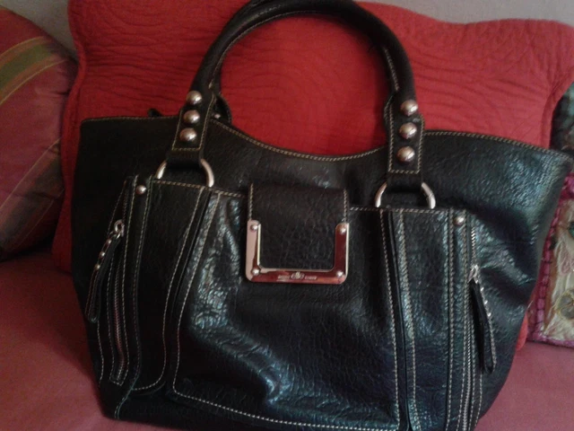 sac a main ELITE  noir porté épaule ou main , matiére grainée