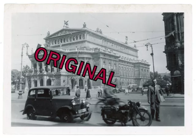 Orig Foto 30er Mann posiert mit Liefer Motorrad der Apotheke Zur Oper Frankfurt