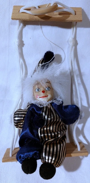 Clown auf Schaukel - Dekofigur