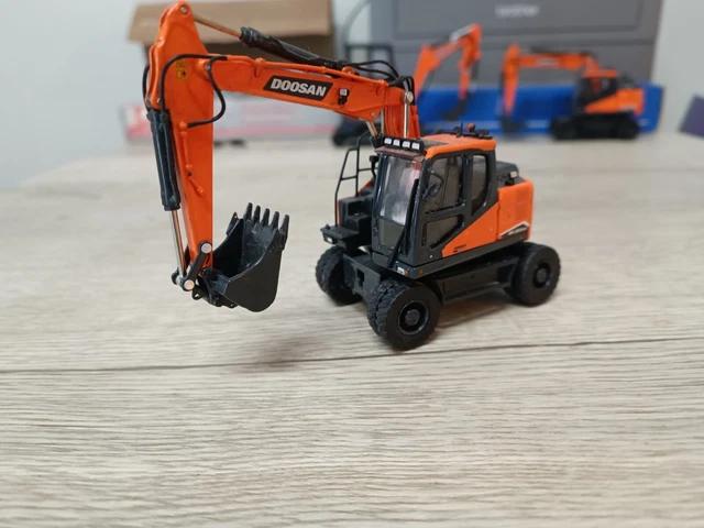 Nouvelle pelle sur pneus Doosan DX165WR-7 à déport arrière réduit