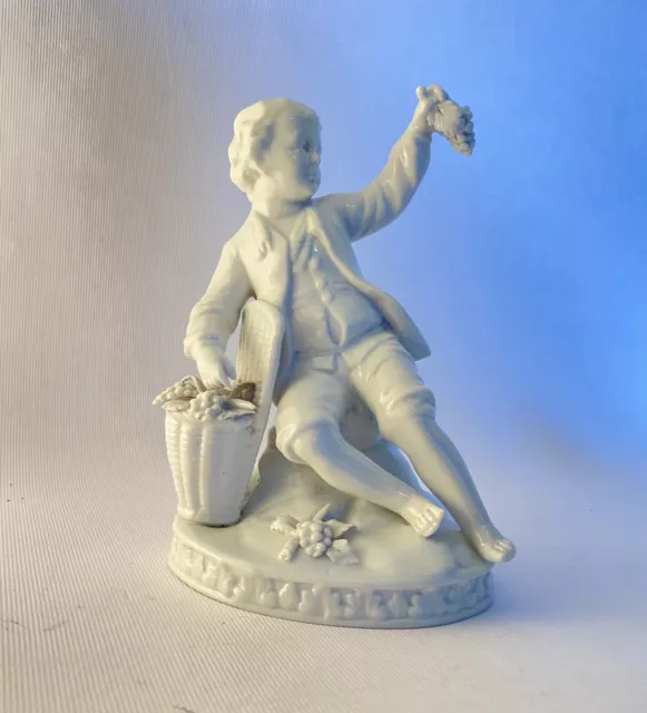 “ Niño Con Cesta de Uva “Estatuilla de Porcelana Capodimonte