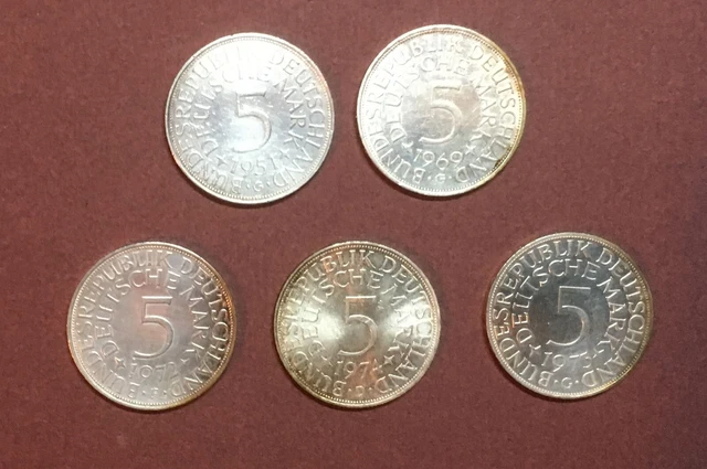 5 Stück DM 5 Münzen verschiedener Jahre - Originalfotos mit Jahreszahl