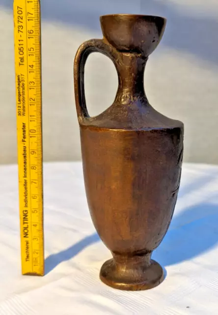 Messing Vase / Krug mit Henkel und Relief Jagdszene ; 0,6 kg, 17cm hoch