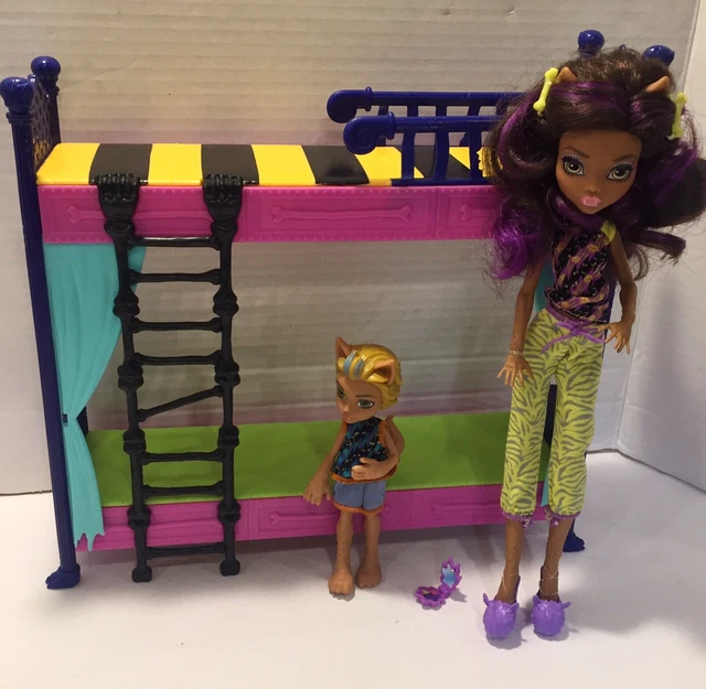 Clawdeen family top