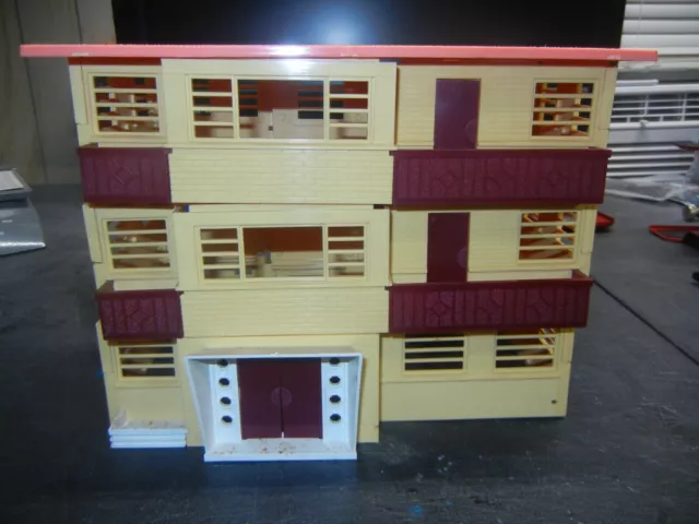 Plasticville O Scale Vintage (3) Story Apartment, Almost Complete, Nice Shape.