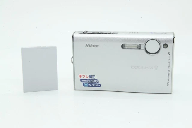 ★美品★Nikon COOLPIX S7 シルバー Nikon Coolpix S7 Digital Camera Silver 7.1 MP - Full Set of